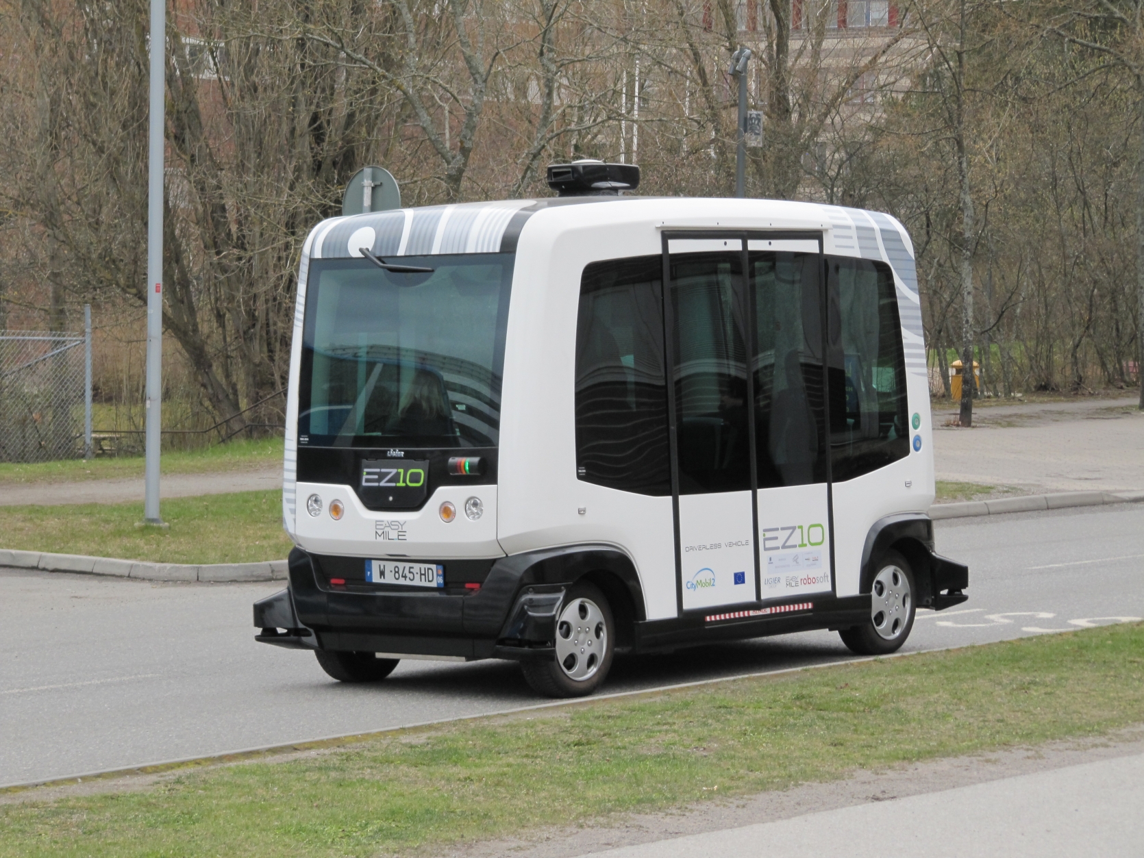 A MOVE FOR DRIVERLESS MASS TRANSIT HITS SPEED BUMPS